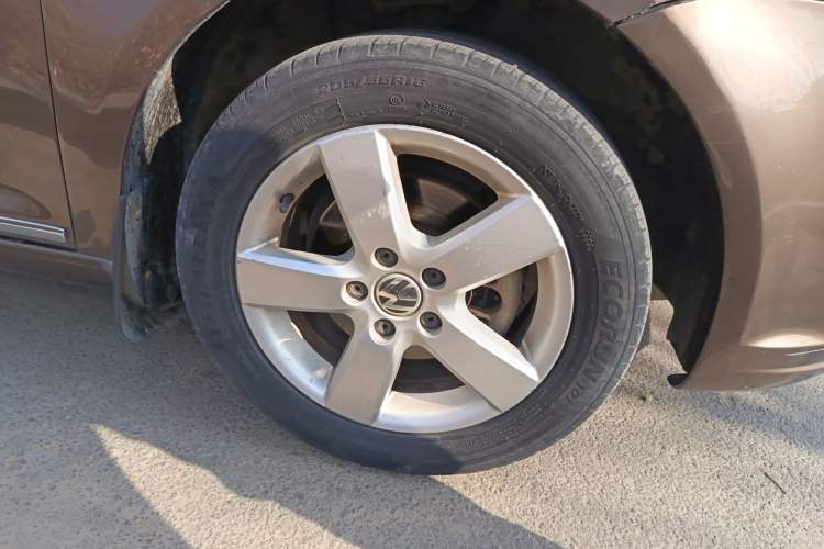 Used Volkswagen Touran 2013 1.4T Manual Comfort Edition 5-Seater Right Front Wheel Hub