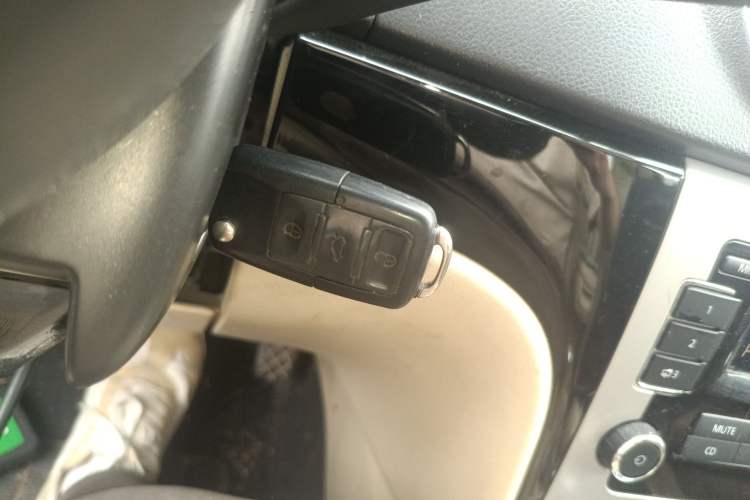 Used Volkswagen Lavida 2011 1.6L Automatic Premium Edition Vehicle Key