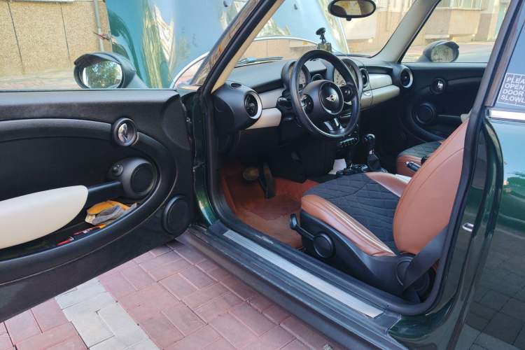 Used MINI MINI 2011 1.6L ONE
