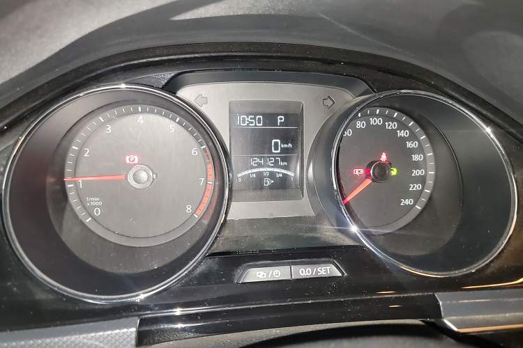 Used Volkswagen C-TREK 2017 230TSI DSG Comfort Version Odometer Close Up