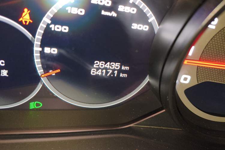 Used Porsche Panamera 2017 Panamera 3.0T Odometer Close Up