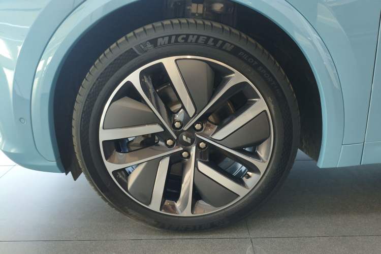 Used Li Auto L7 2024 Ultra Model Left Front Wheel Hub