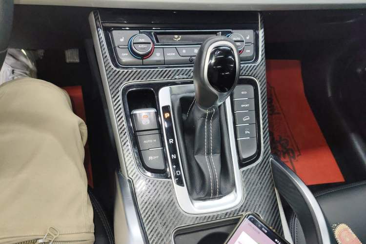 Used Geely Auto Emgrand X7 Sport 2018 1.8TD Automatic Two-Wheel Drive Smart Connect 4G Internet Edition Gear Lever