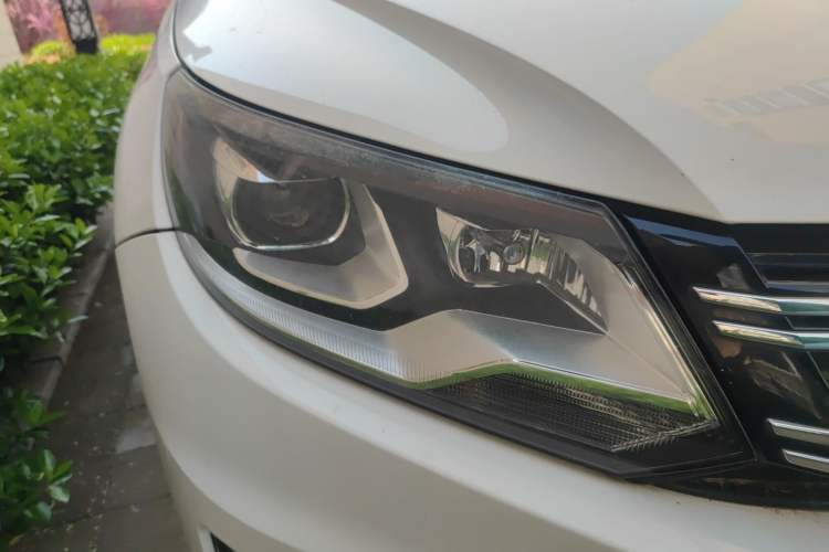 Used Volkswagen Tiguan 2013 1.8TSI Automatic Two-Wheel Drive Luxury Model Right Front Headlight