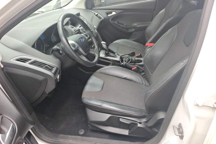 Used Ford Focus 2012 Hatchback 1.6L Automatic Fashion Edition Left Front Seat