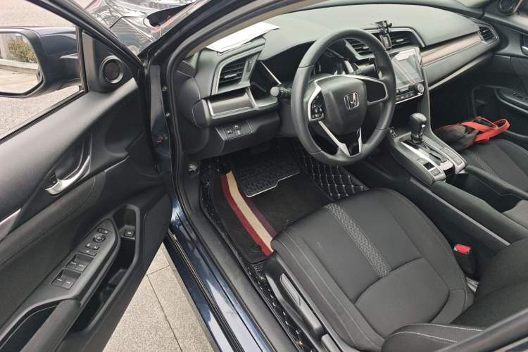 Used Honda Civic 2021 HATCHBACK 220TURBO CVT New Trendsetter
