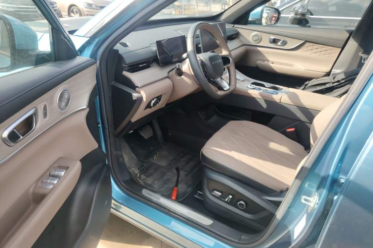 Used Chery Tiggo 8 PLUS C-DM 2025 1.5T 116 km Prestige Version 5 Seats
