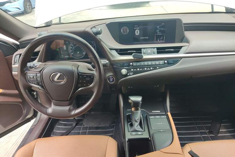 Used Lexus ES 2020 300h Premier Edition Gear Lever