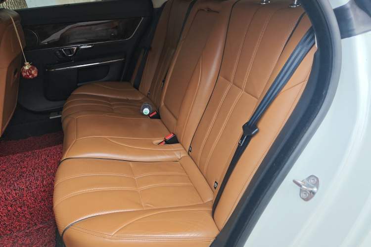 Used Jaguar XJ 2014 XJL 3.0 SC Two-Wheel-Drive Panoramic Business Edition Left Rear Seat