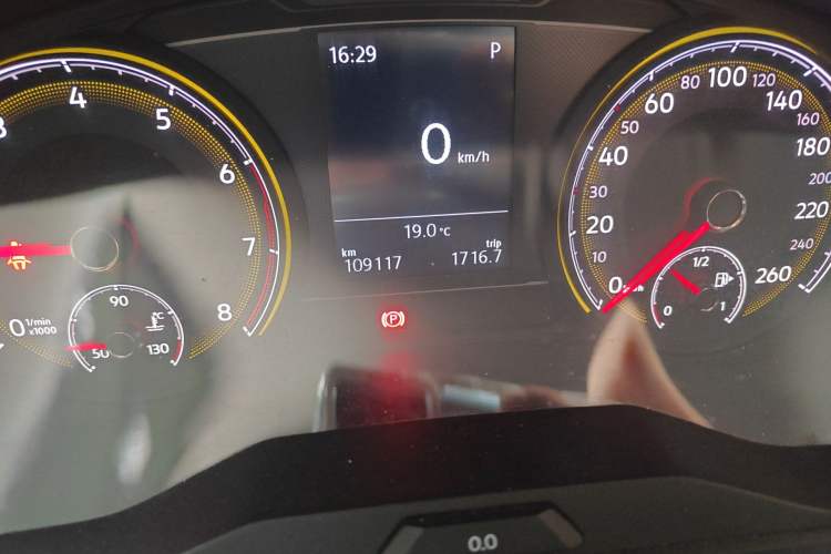 Used Volkswagen Lamando 2021 230TSI DSG Fashion Edition Odometer Close Up