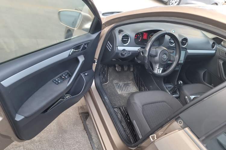 Used Volkswagen Jetta 2015 Zhuihui Edition 1.6L Manual Comfort Model
