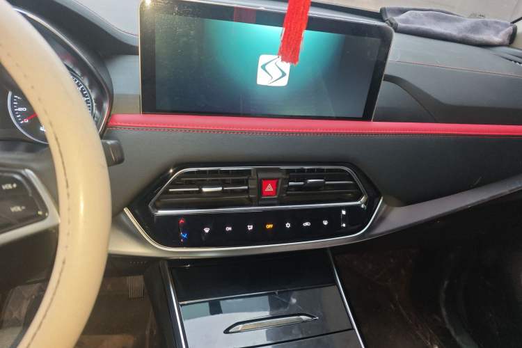 Used SOL X8 2021 300T DCT Comfort Edition 5 Seats
