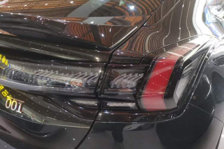 Used Zeekr 001 2022 Ultra-Long Range Dual-Motor YOU Version Right Rear Taillight