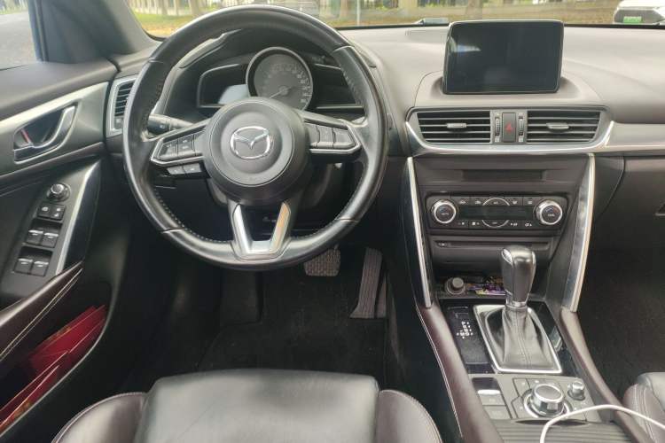 Used Mazda CX-4 2018 2.0L Automatic Two-Wheel Drive Blue Sky Premium Upgrade Version China VI Standard Steering Wheel