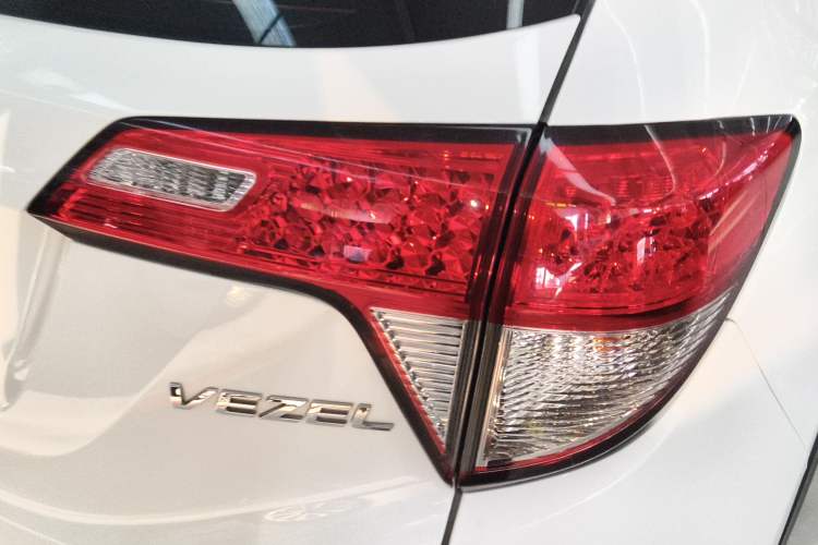 Used Honda Vezel 2020 1.5L CVT Pioneer Edition Exterior 3