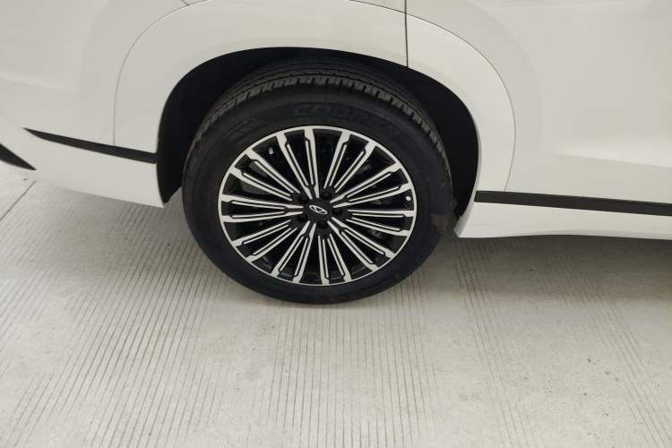 Used Chery Tiggo 9 2025 2.0T Automatic Two-Wheel Drive Luxury Edition 5 Seats Right Rear Wheel Hub