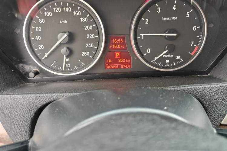 Used BMW X5 2011 xDrive35i Leading Model Odometer Close Up