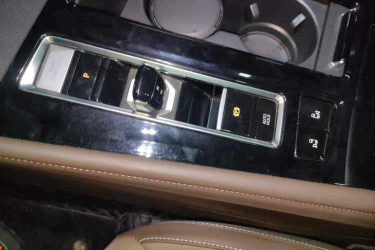 Used Volkswagen Viloran 2022 380TSI Luxury Edition Gear Lever