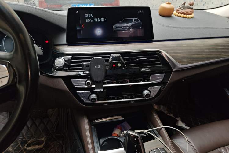 Used BMW 5 Series New Energy 2019 530Le Luxury Package Audio And AC Panel