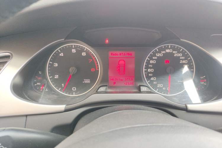 Used Audi A4L 2012 2.0 TFSI automatic Comfort trim level