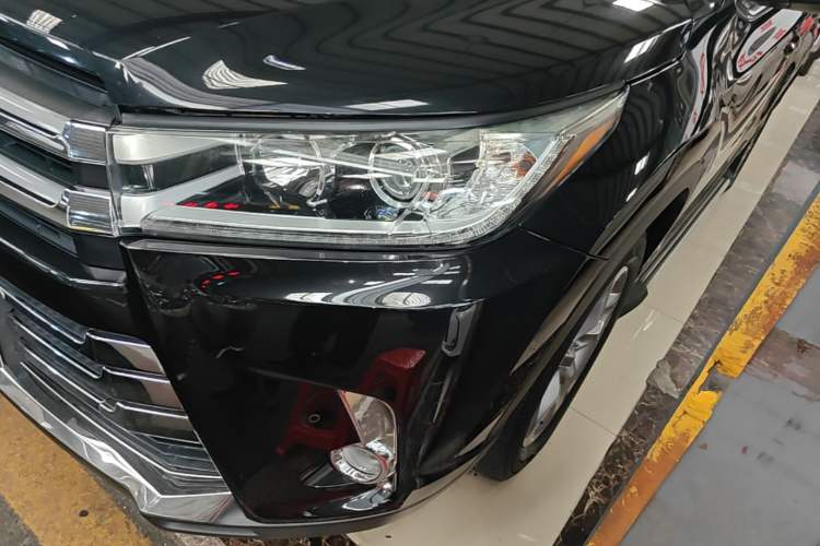 Used Toyota Highlander 2018 2.0T Four-Wheel Drive Luxury Edition 7 Seats China V Emission Standard
