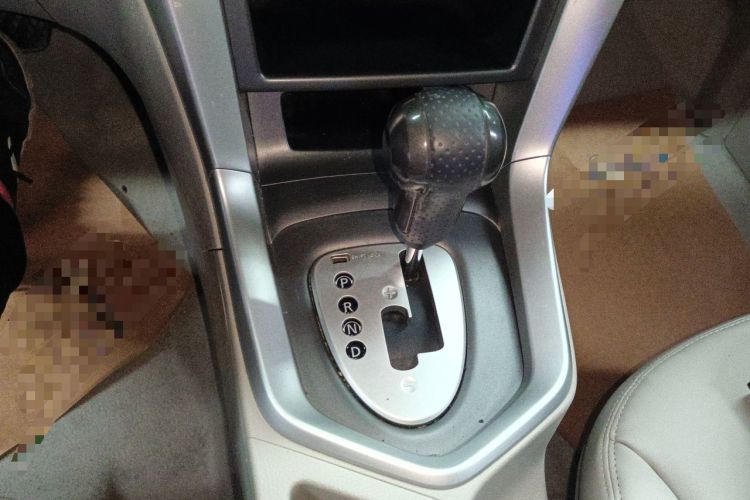 Used Venucia T70 2015 2.0L CVT Smart Choice Edition
