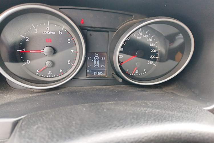 Used Haval H6 2015 Upgraded Model 1.5T Manual Two-Wheel Drive Elite Version Odometer Close Up