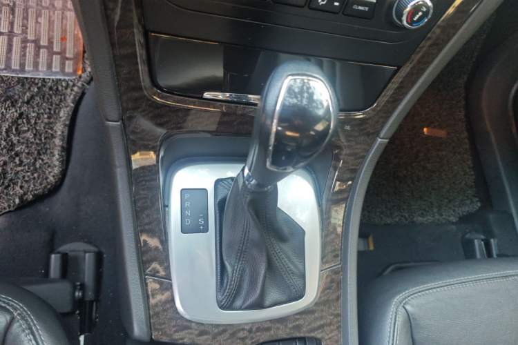 Used Ford Mondeo 2011 2.3L Luxury Model Gear Lever