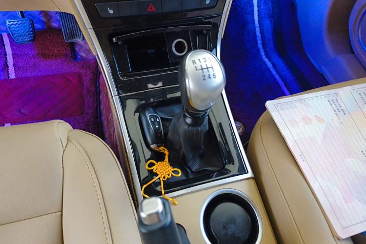 Used Haval H2 2014 1.5T Manual Two-Wheel Drive Elite Edition Gear Lever