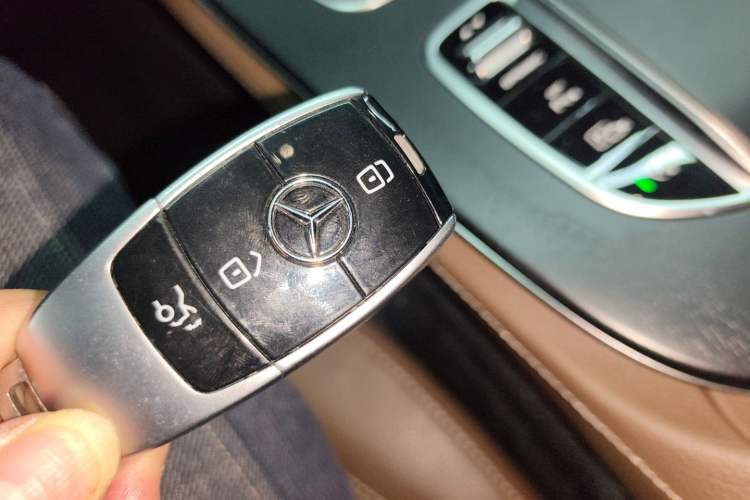 Used Mercedes-Benz E-Class 2019 Restyled E 300 L Sport Luxury Edition Vehicle Key