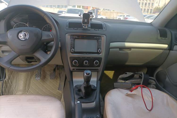 Used Skoda Octavia 2015 Classic Model 1.6L Manual Eado Version