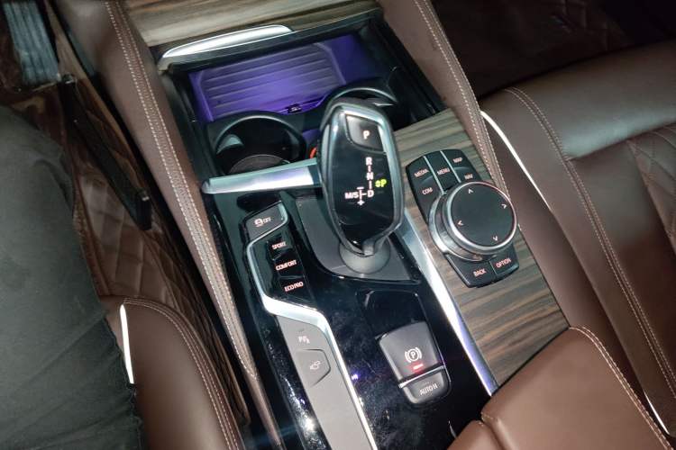 Used BMW 5 Series 2018 Facelifted 530Li Luxury Edition Premium Package
