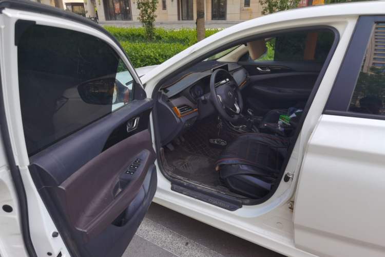 Used CHANGAN Eado DT 2019 1.6L Manual Comfort Model China VI Standard
