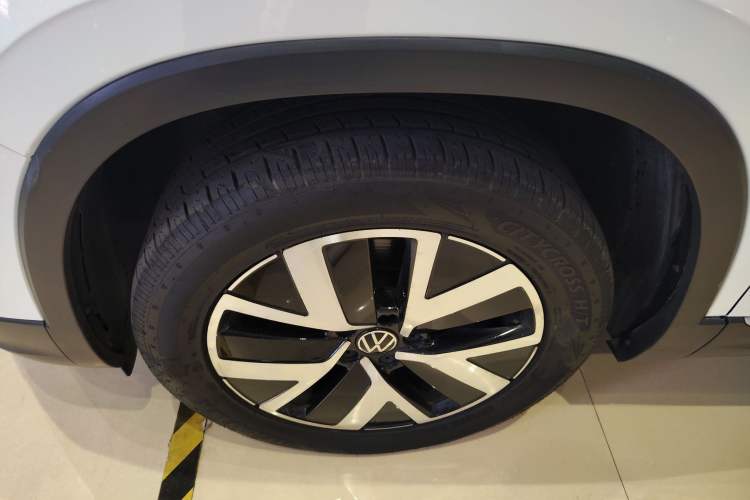 Used Volkswagen Tayron 2023 300TSI Two-Wheel-Drive Luxury Plus Advanced Edition
