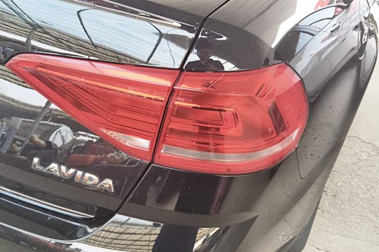 Used Volkswagen Lavida 2015 1.6L Automatic Comfort Edition Right Rear Taillight