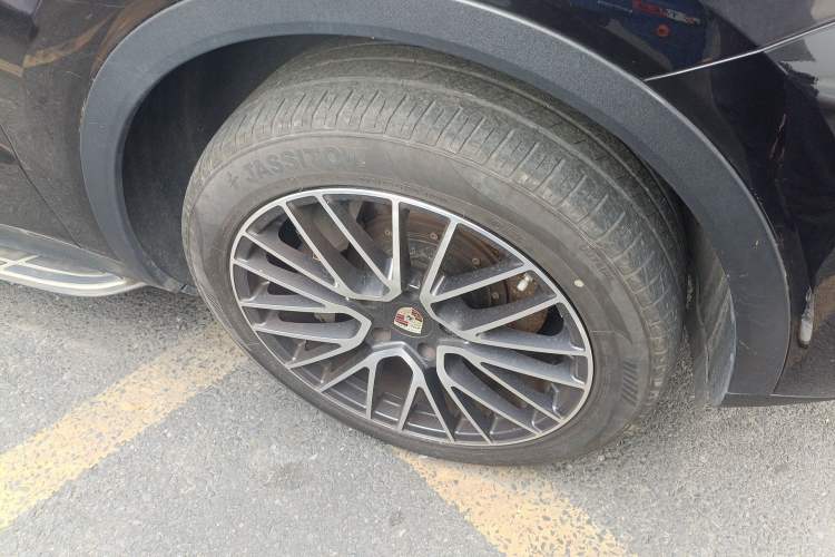 Used Porsche Cayenne 2018 Cayenne 3.0T Right Front Wheel Hub