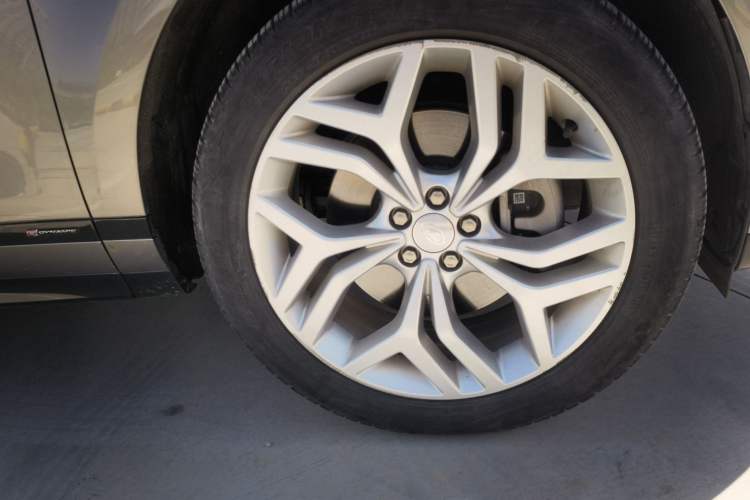 Used Land Rover Range Evoque 2021 Range Rover Evoque 200 PS R-Dynamic Standard Elite Edition Right Front Wheel Hub