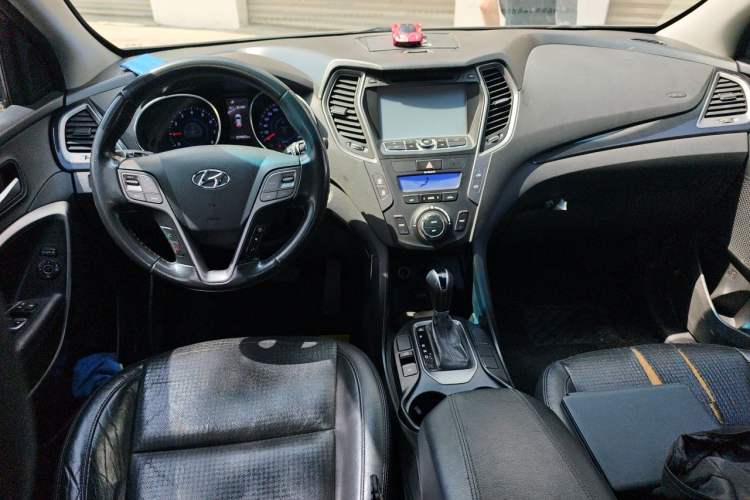 Used Hyundai Santa Fe 2013 2.4L Automatic Two-Wheel Drive Smart Version