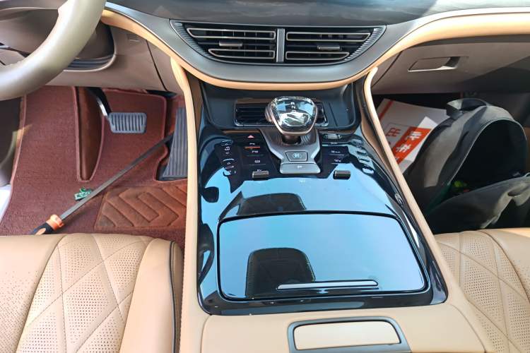 Used Denza D9 2022 DM-i 970 Four-Wheel Drive Flagship Model