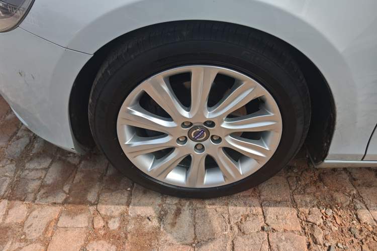 Used Volvo V40 2015 1.6T Zhiyi Edition
