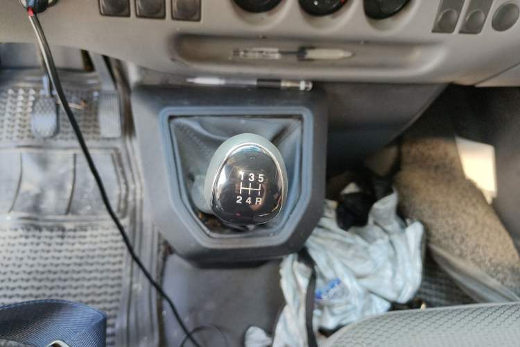 Used JMC Transit 2019 2.8T Commercial Version Short Wheelbase Mid-Roof 6-Seater China VI JX493