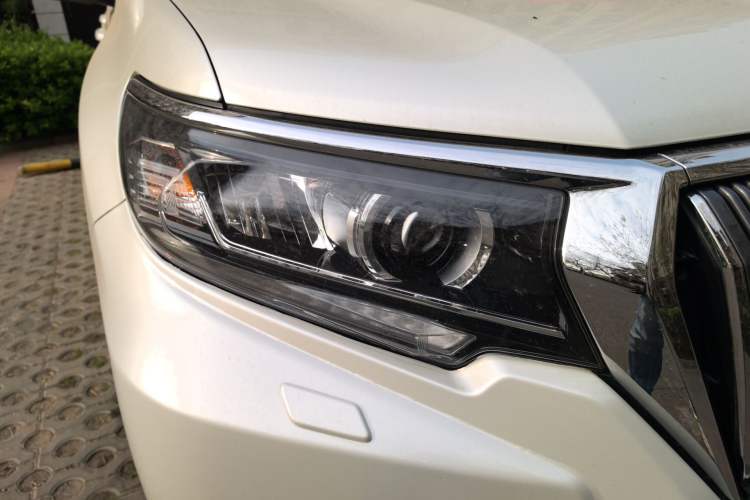 Used Toyota Prado  Right Front Headlight