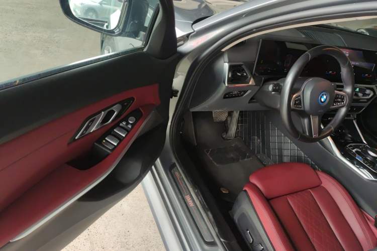 Used BMW i3 2024 eDrive 35 L Driver Seat