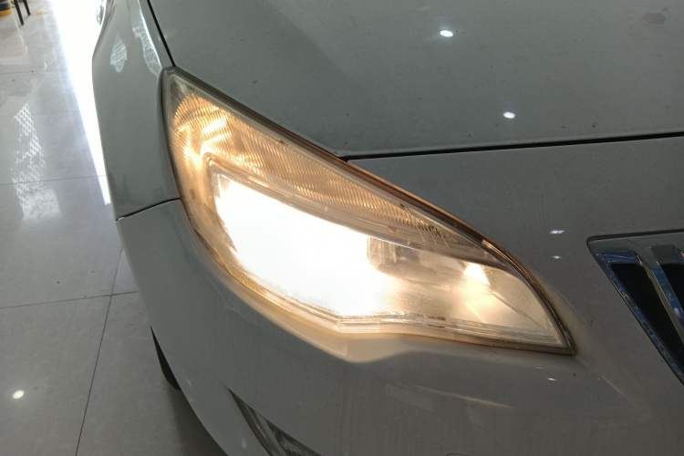 Used Buick GT 2010 XT 1.8L Automatic Fashion Edition Right Front Headlight