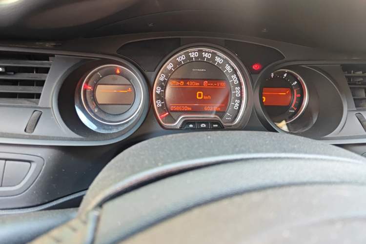Used Citroen C5 2012 2.0L Automatic Luxury Edition Odometer Close Up