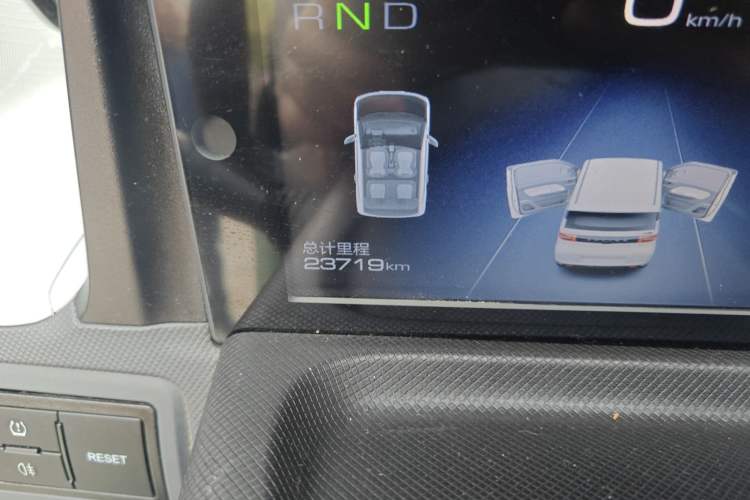 Used Wuling Hongguang MINIEV 2021 Macaron Fashion Model Lithium Iron Phosphate Odometer Close Up