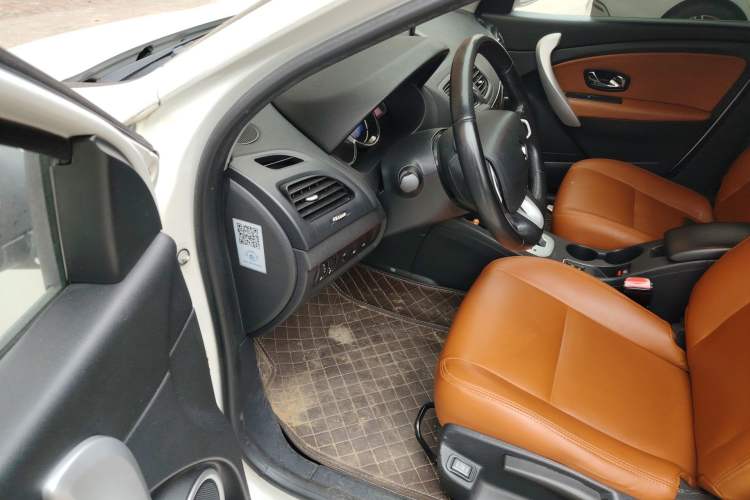 Used Renault Fluence 2015 2.0L Standard Edition
