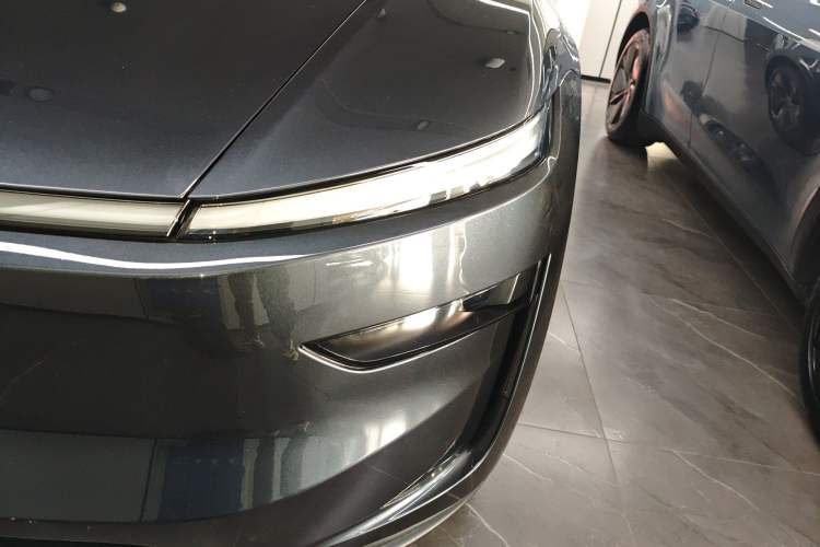 Used Tesla Model Y 2025 Long-Range All-Wheel-Drive Version
