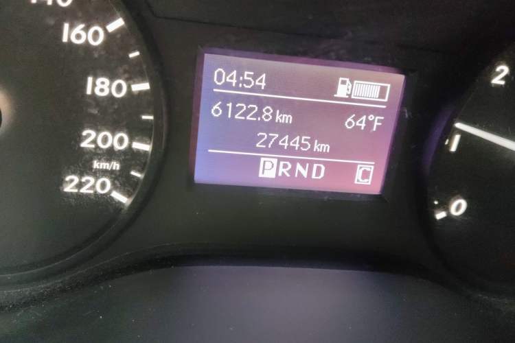 Used Mercedes-Benz Vito  Odometer Close Up
