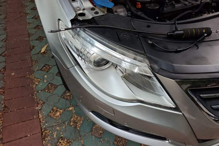 Used Volkswagen FAW-Volkswagen CC 2011 1.8TSI Luxury Model Right Front Headlight